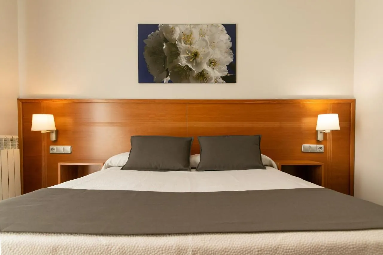 ***  Aparthotel Cal Marcal Puig-reig  España